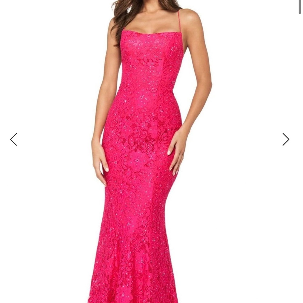 Selling Sherri Hill prom dress in the color Red.